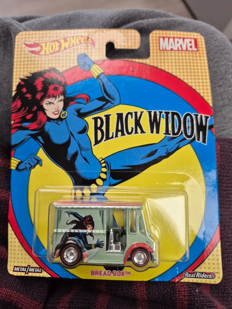 Hot Wheels Marvel Black Widow Bread Box Van image indicator(2)
