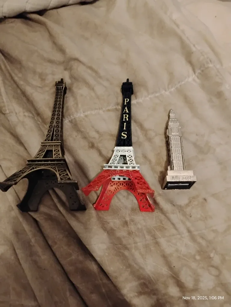 Eiffel Tower & Big Ben Souvenir Figurines