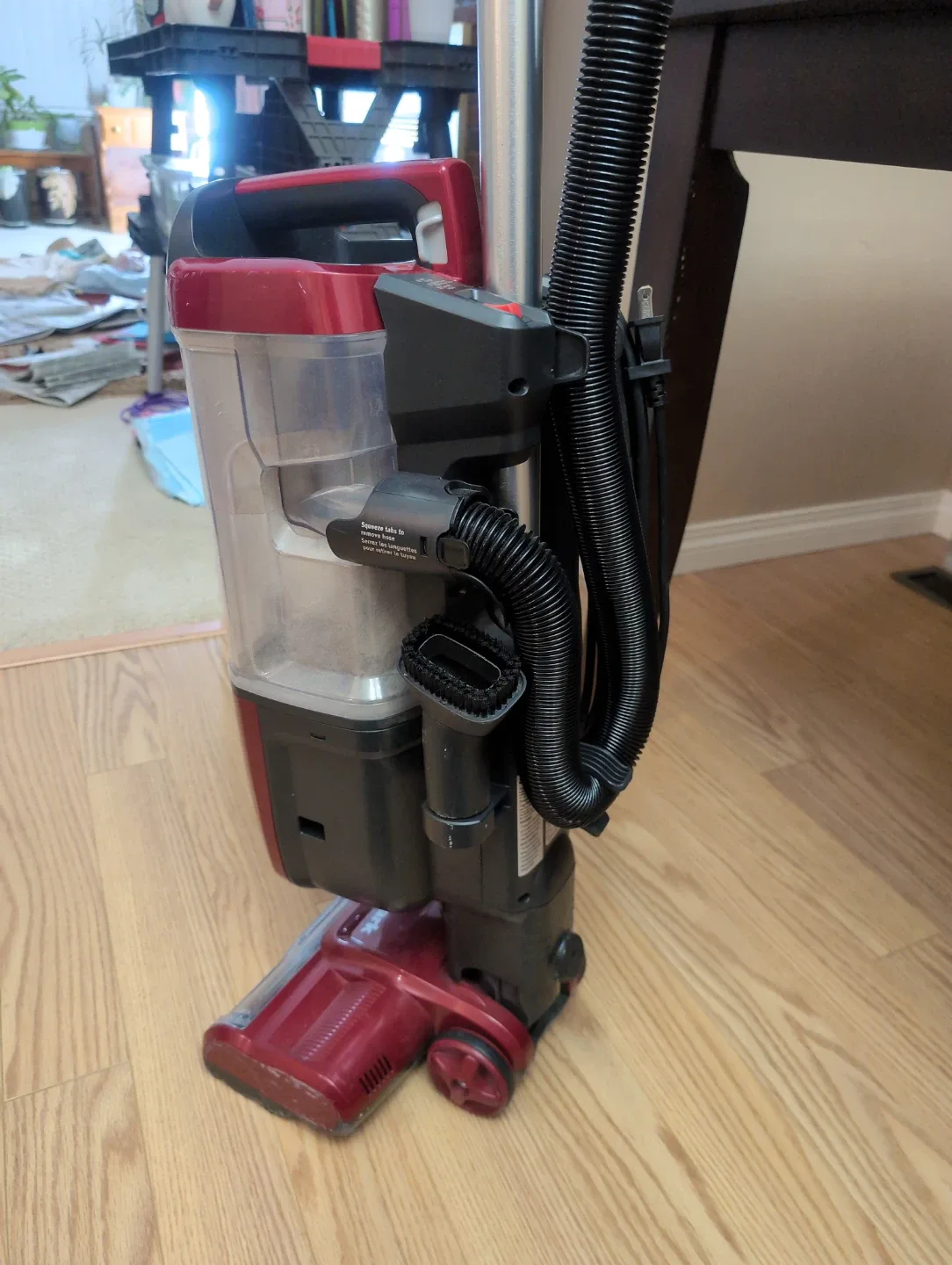 Shark Navigator Lift-Away Vacuum image indicator(2)