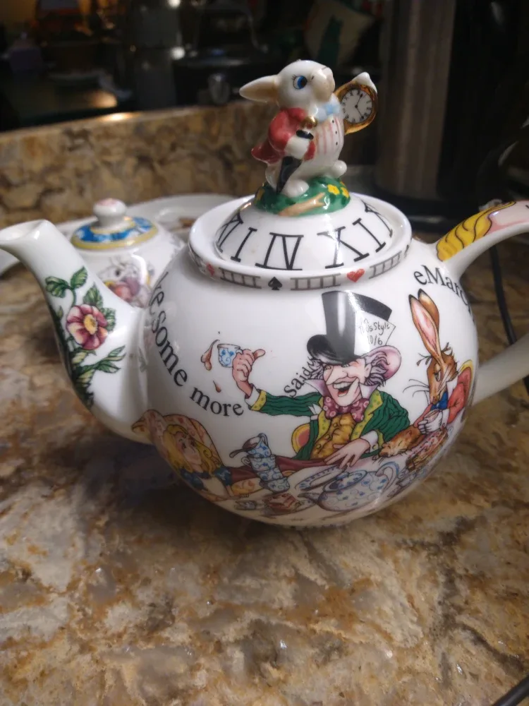 Cardew Design Alice in Wonderland Teapot image indicator(2)