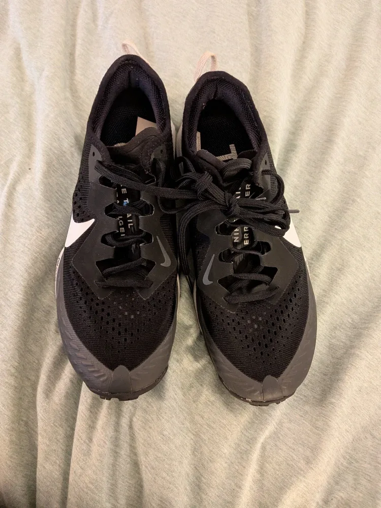 Nike Women's Air Zoom Terra Kiger Shoes Sneakers