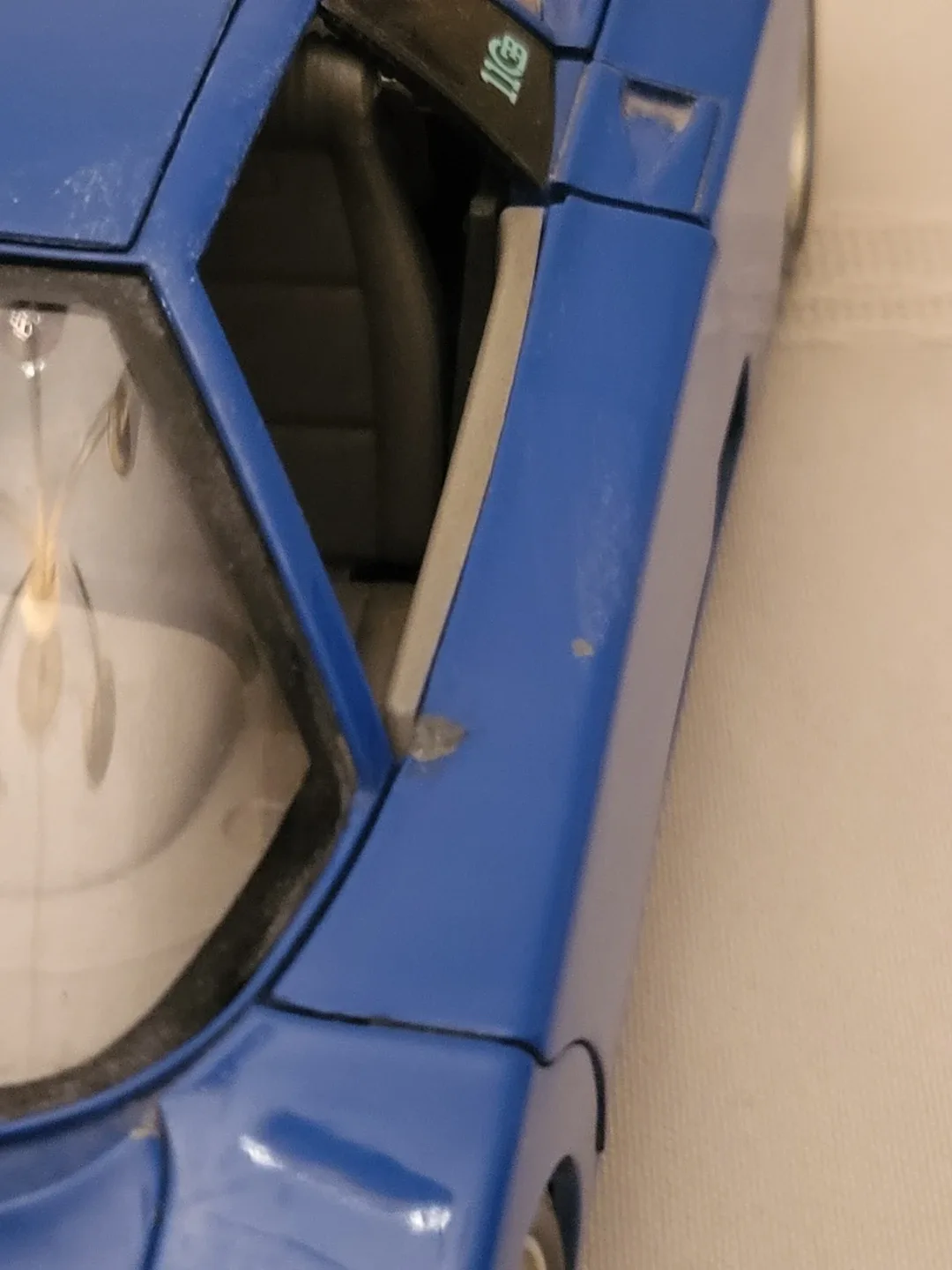 Vintage Blue 1991 Bugatti Diecast Car 1:18 image indicator(9)