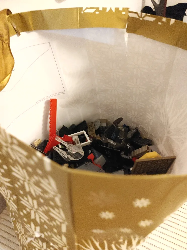 Mixed LEGO Pieces image indicator(2)