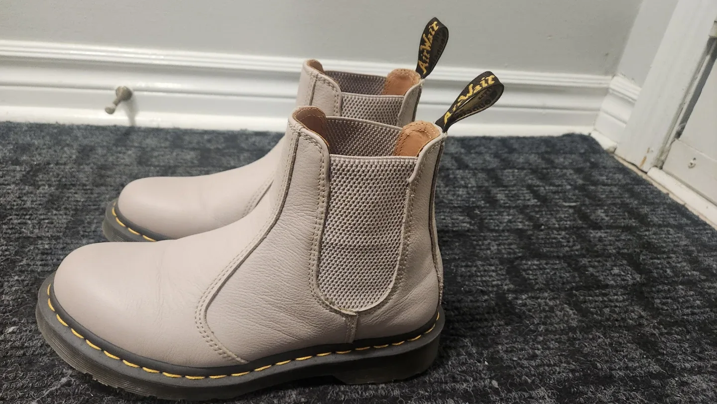 Dr. Martens 2976 Chelsea Boots - Size 8 US image indicator(4)