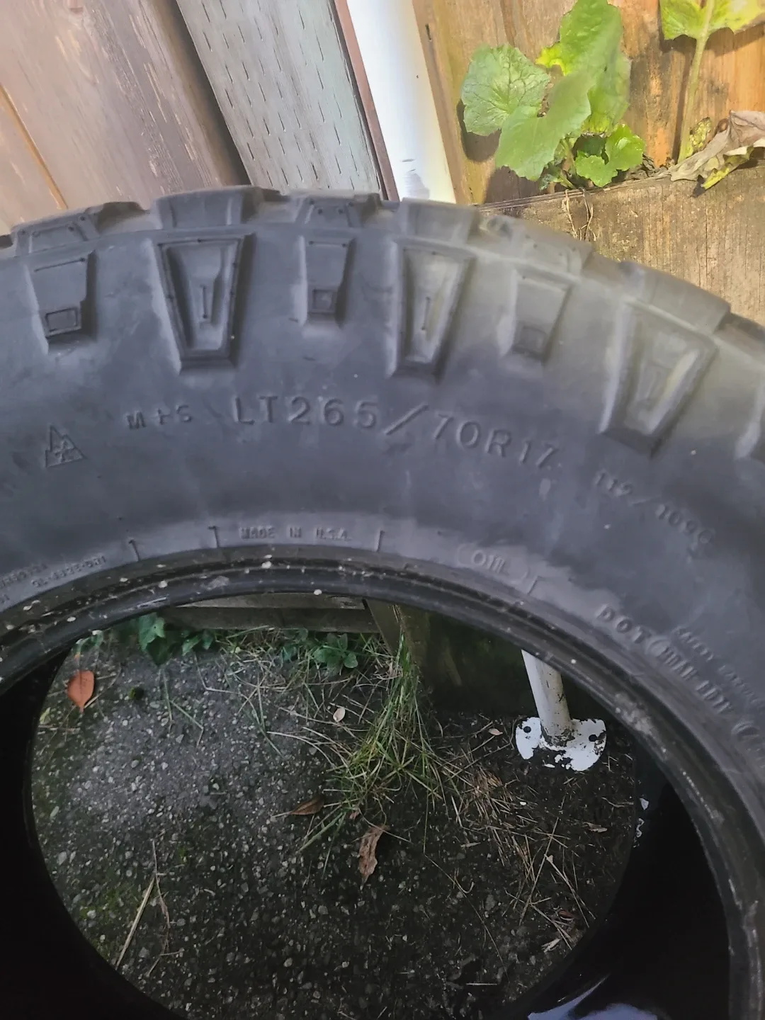 Goodyear Wrangler LT265/70R17 Tire image indicator(2)