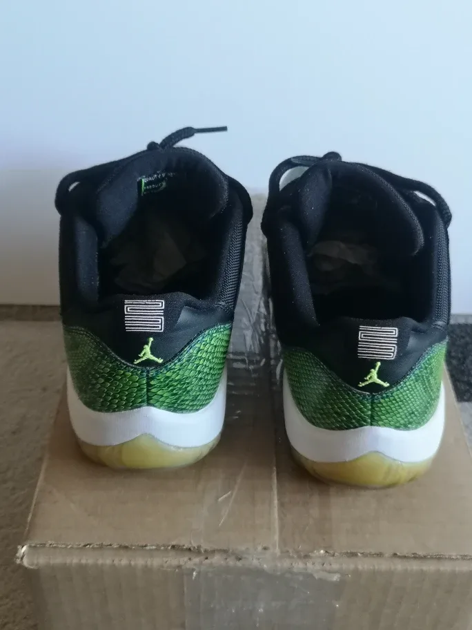 Jordan 11 Retro Low Green Snakeskin image indicator(4)