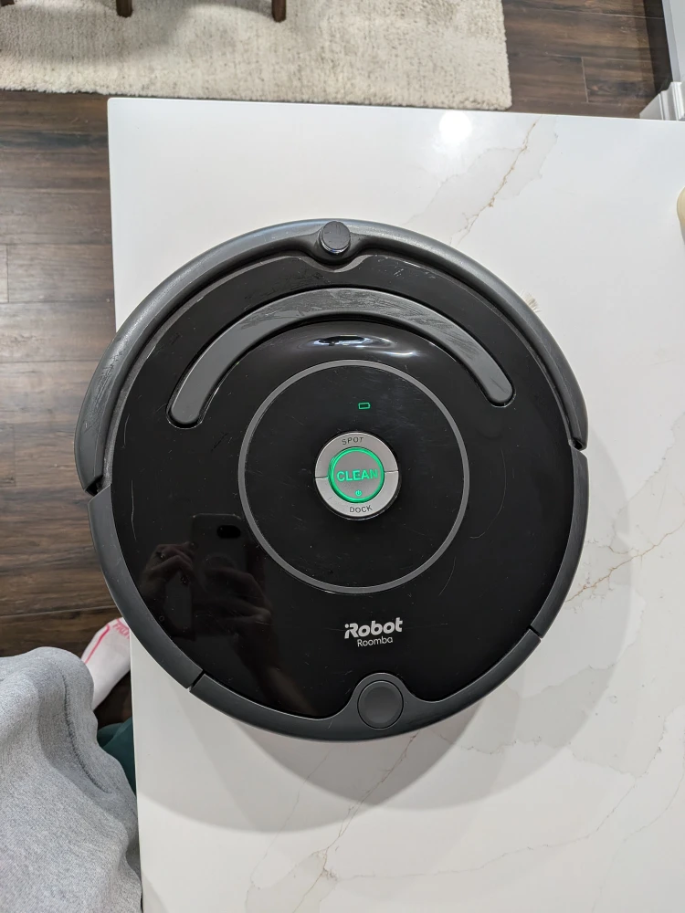 Roomba iRobot self charging robot vaccuum - photo 2