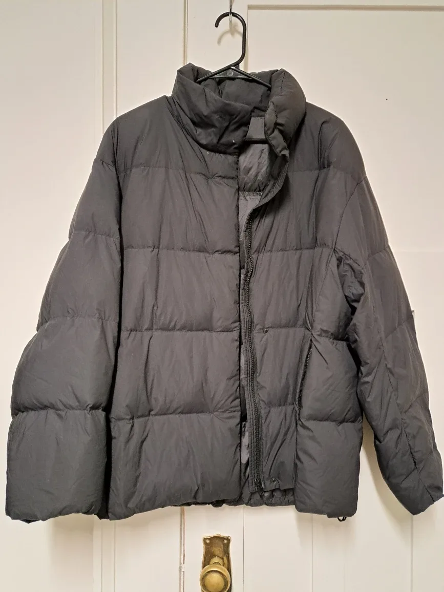 Uniqlo Lightweight Down Puffer Jacket - Size L