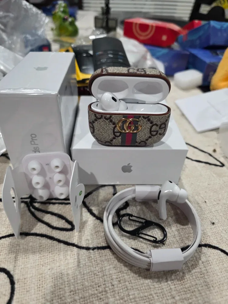 Gucci Apple AirPods Pro with Box image indicator(2)