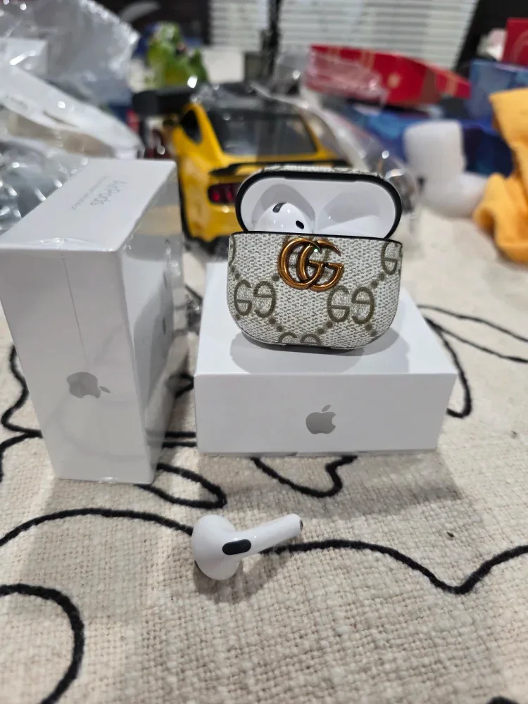 Gucci Apple AirPods Pro with Box image indicator(3)