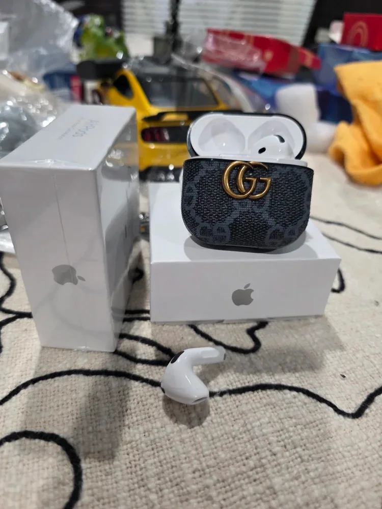 Gucci Apple AirPods Pro with Box image indicator(4)