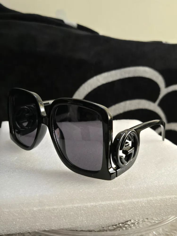 black sunglasses *new image indicator(2)