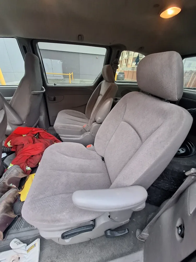 Dodge Grand Caravan with Winter Tires image indicator(3)