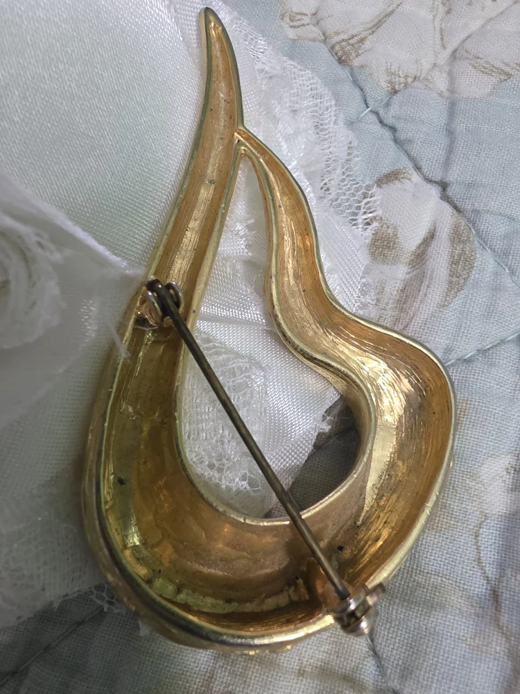 Vintage Gold Tone Brooch - photo 2