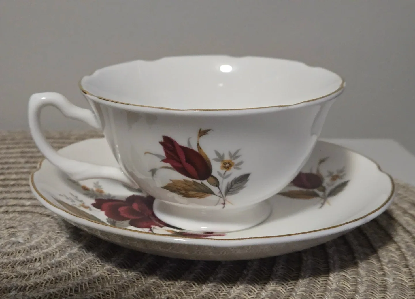 Marlborough Bone China Teacup and Saucer Set image indicator(2)