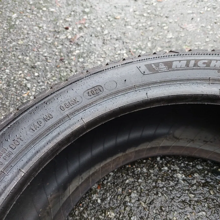 215 45 17 Michelin Cross Climate 2 image indicator(3)