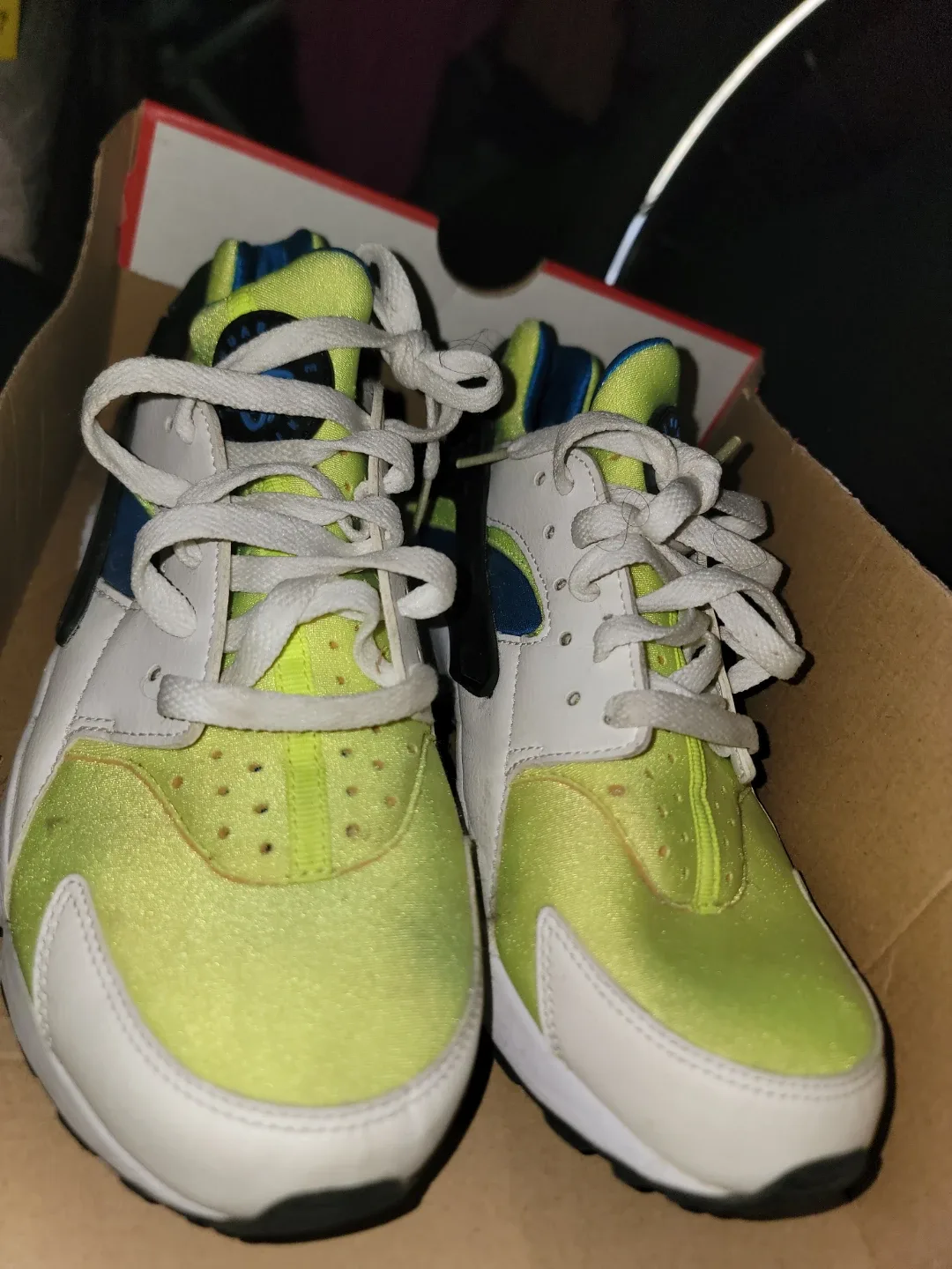 Nike Air Huarache Volt 2018 Size 9.5 image indicator(2)