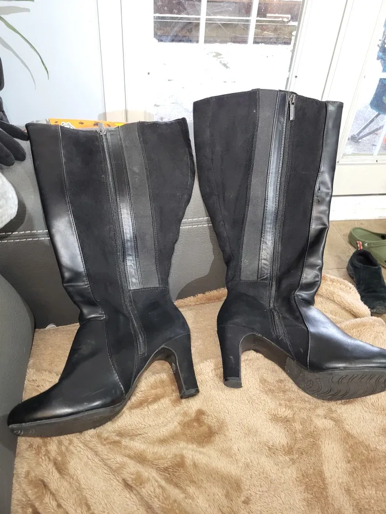 Black Knee-High Boots - Size 8.5W image indicator(2)