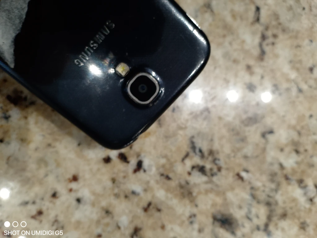 Samsung Galaxy S4 - Great Condition! - photo 2