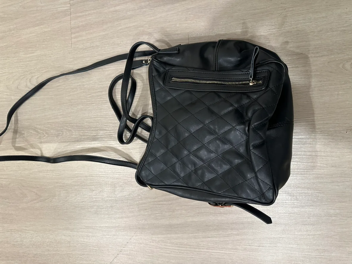 Quilted Black Crossbody Bag image indicator(2)