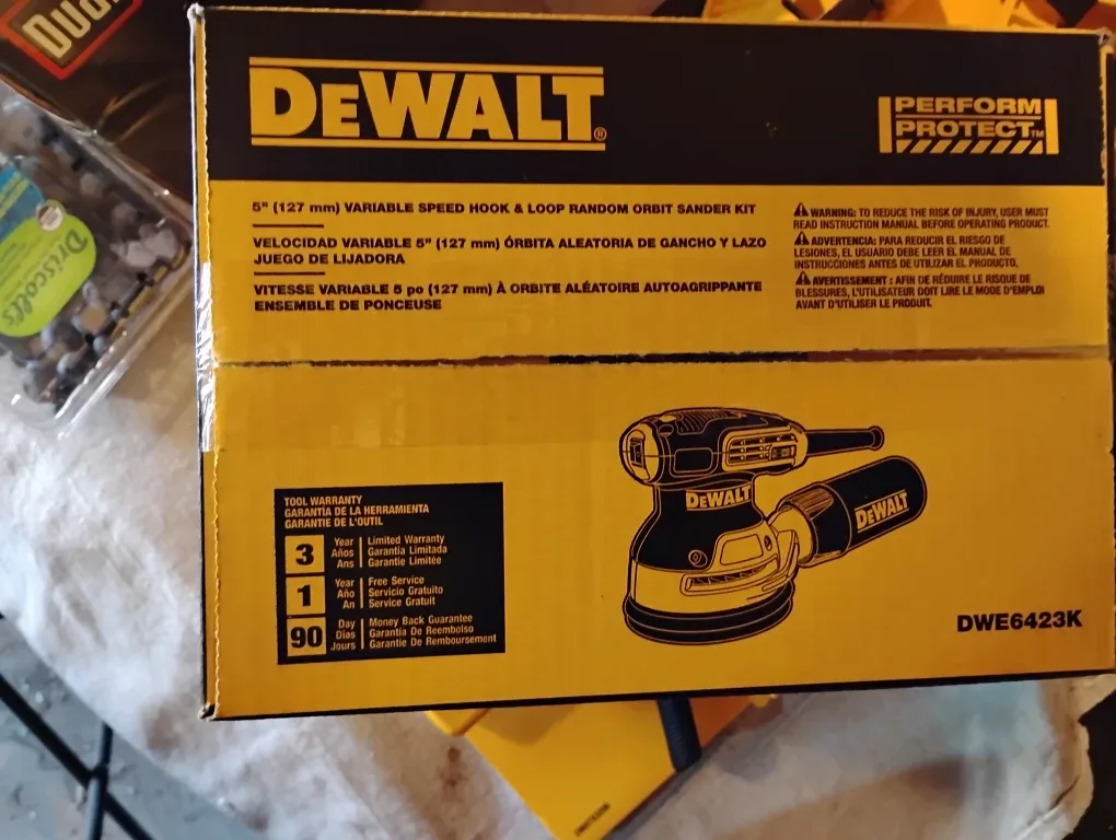 DeWalt 5" Random Orbit Sander Kit - NEW