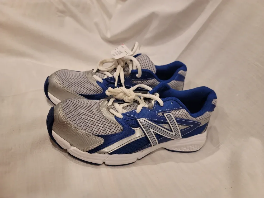 New Balance   Running Shoes - Size 6.5 Men's or Ladies 8