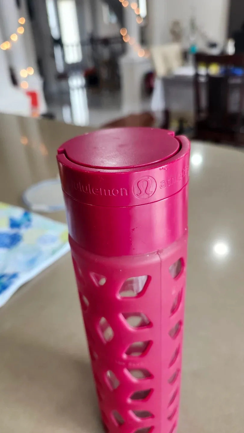 Lululemon Glass Water Bottle with silicone cover image indicator(7)