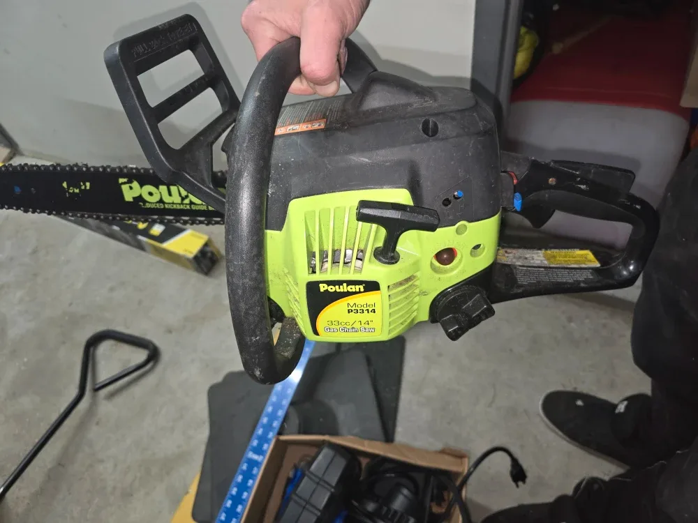 Poulan P3314 33cc/14" Gas Chainsaw image indicator(2)