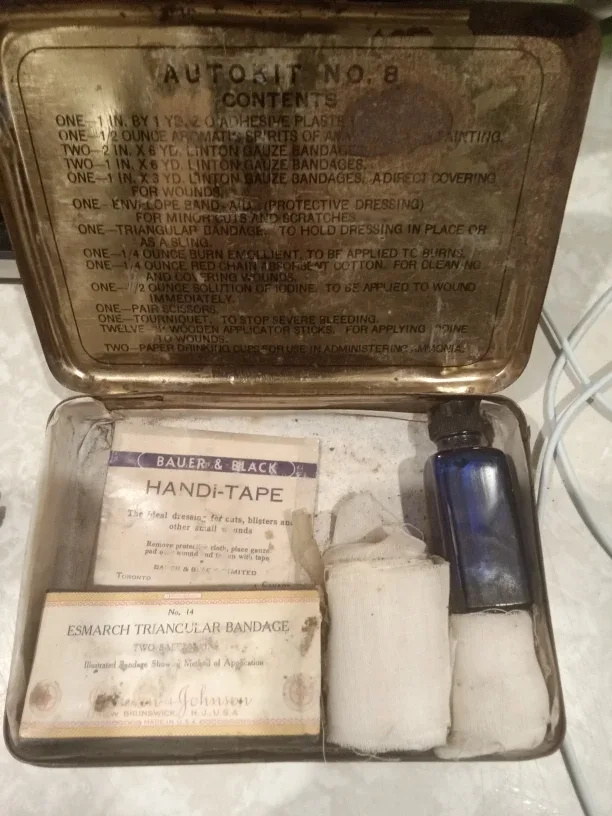 Vintage Johnson & Johnson Autokit No.8 image indicator(2)