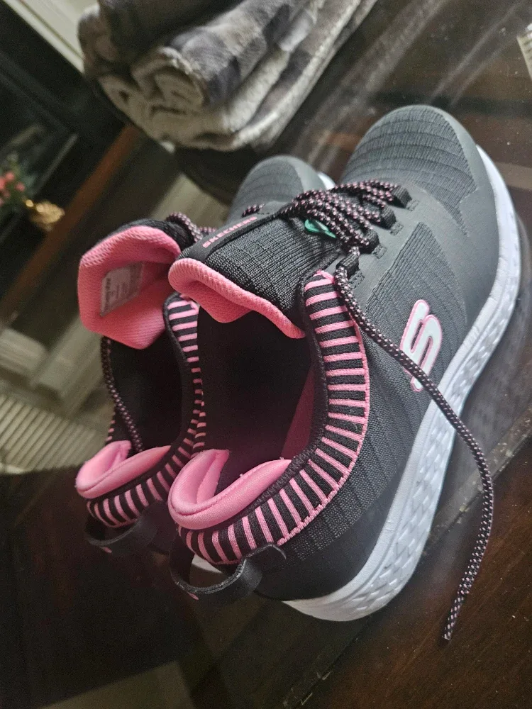 Skechers Black & Pink Ladies'  work shoes image indicator(2)