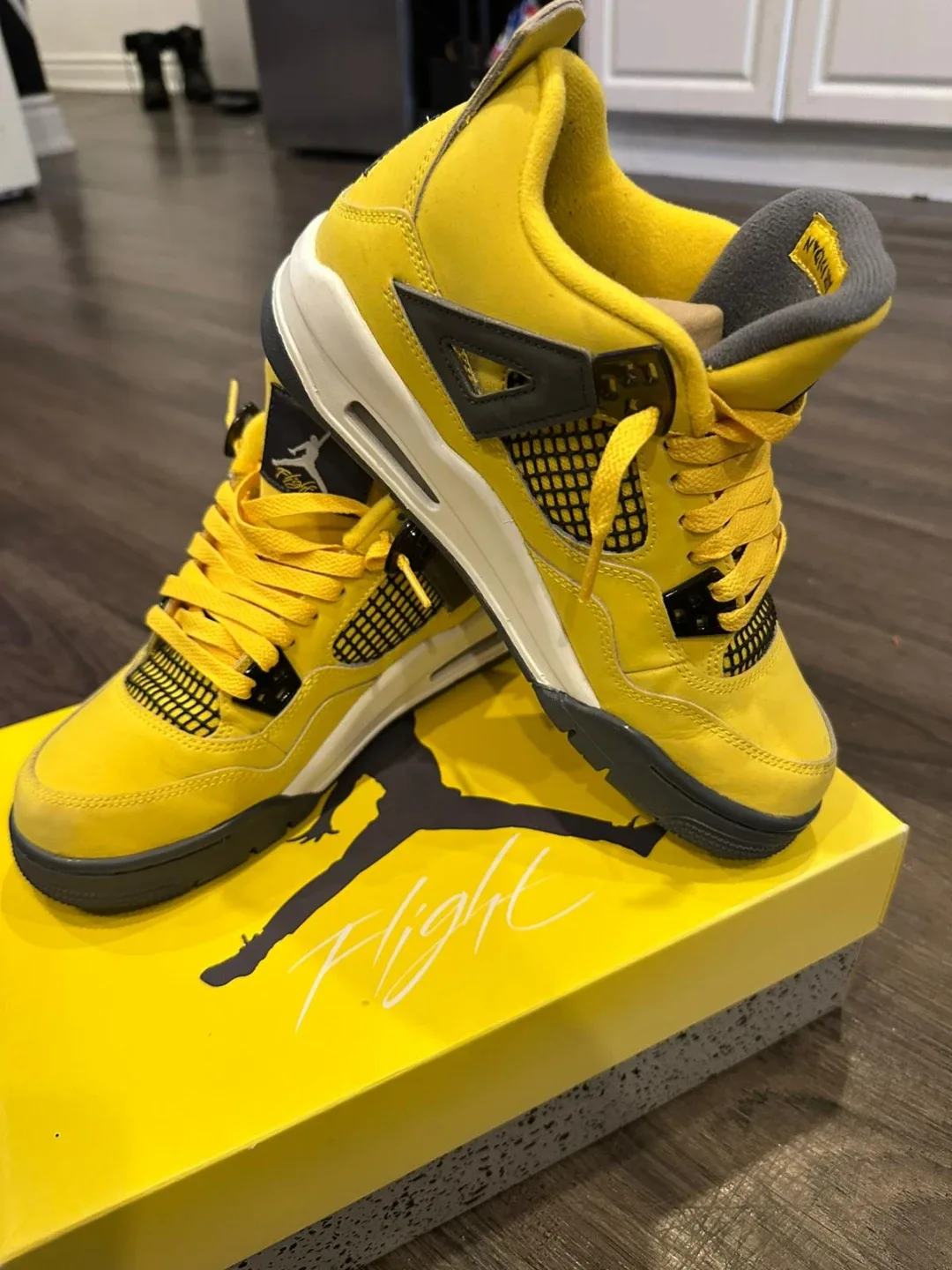 Air Jordan 4 Retro 'Lightning' Yellow image indicator(4)