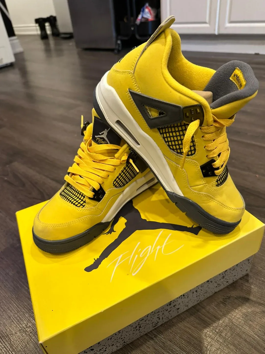Air Jordan 4 Retro 'Lightning' Yellow image indicator(5)