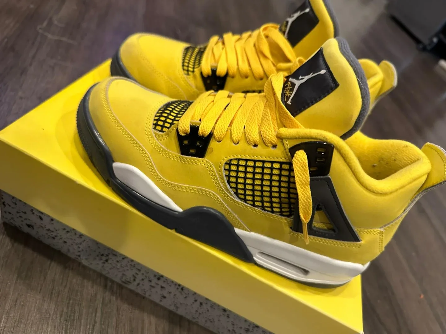 Air Jordan 4 Retro 'Lightning' Yellow image indicator(6)
