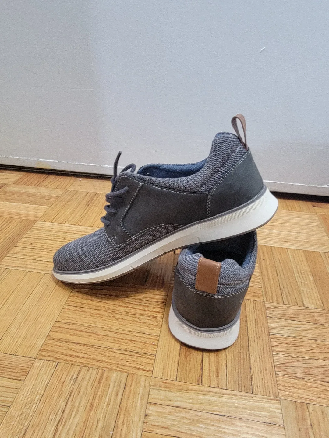 IZOD Memory Foam Shoes - Size 8 image indicator(5)