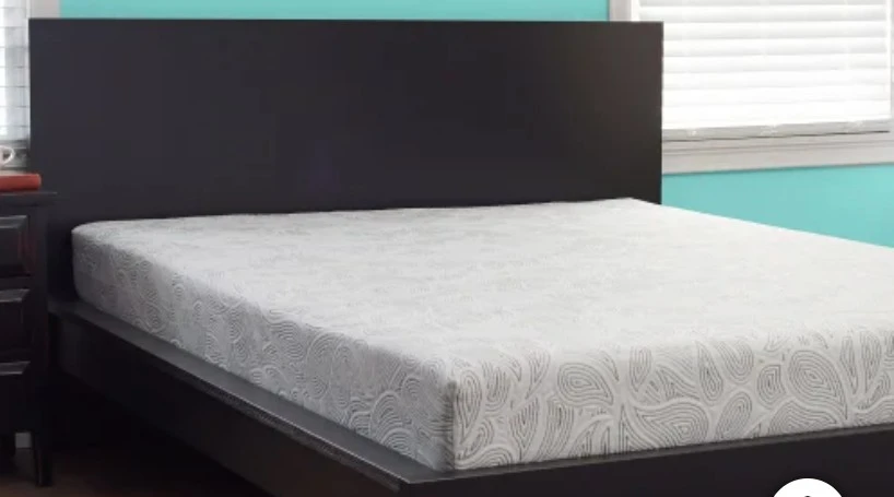Queen Memory Foam Mattress – Soft, Cozy, Excellent Condition! - photo 2