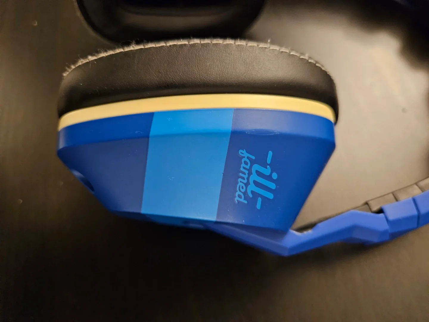 Limited Edition Skullcandy crusher headphones image indicator(2)