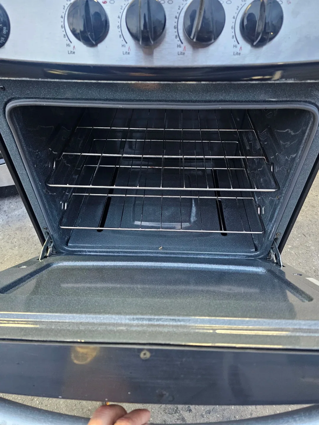 GE 24in gas Range - Stainless Steel image indicator(2)