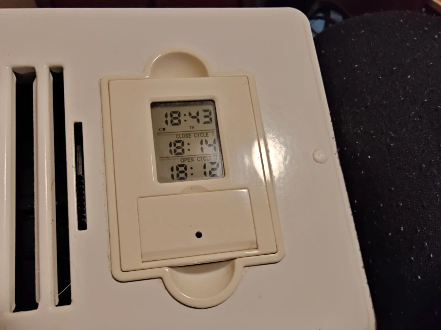 White Programmable Energy Saving Vent image indicator(2)