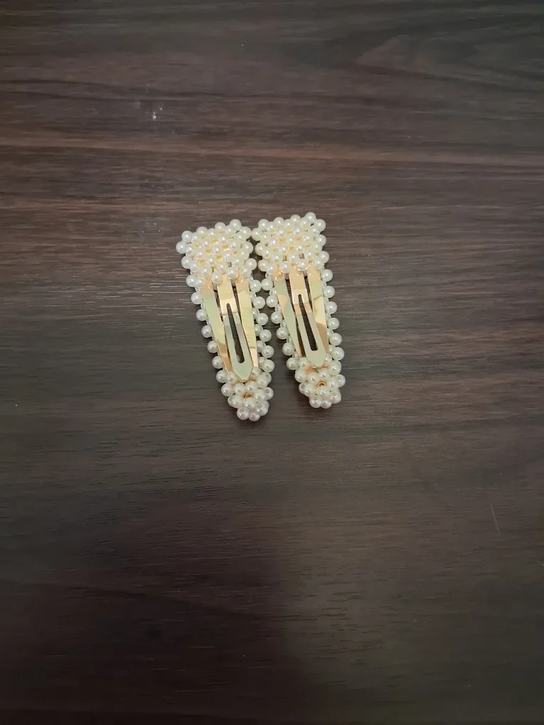 Pearl Hair Clips - Set of 2 image indicator(2)