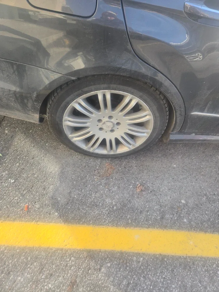 Mercedes-Benz E 350 4MATIC Sedan image indicator(2)