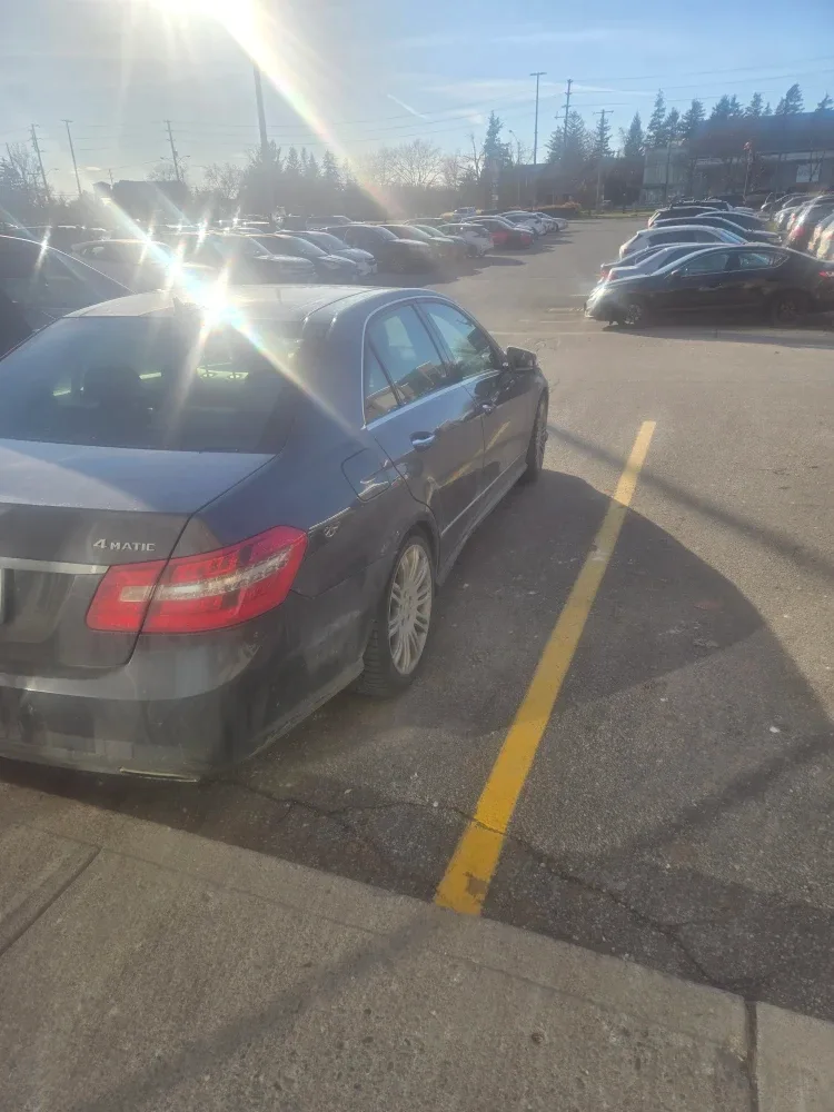 Mercedes-Benz E 350 4MATIC Sedan image indicator(3)