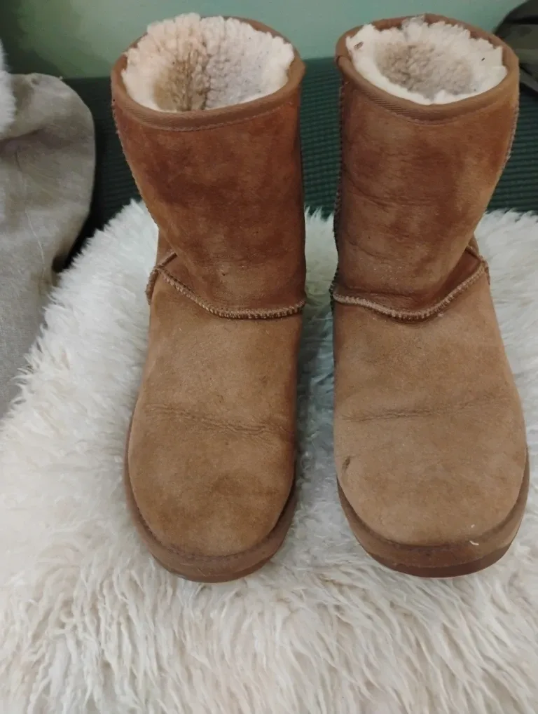 FREE EMU Australia Sheepskin Boots - Size US 8