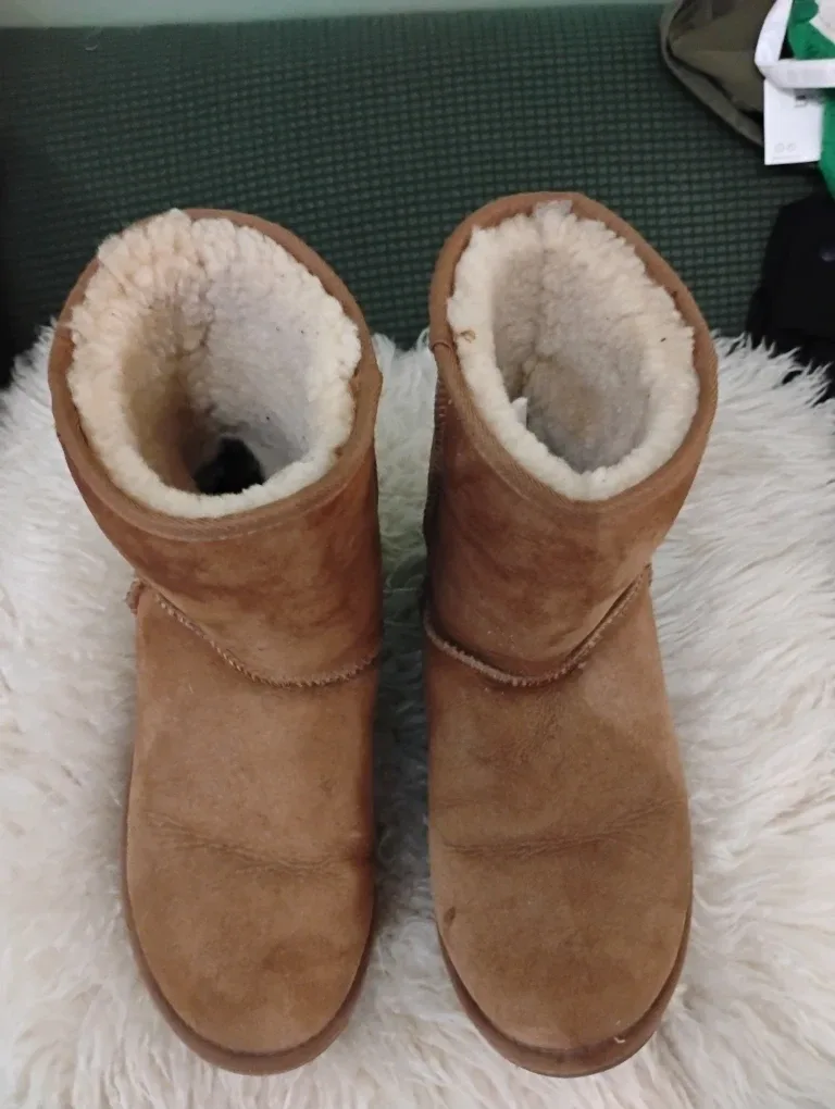 FREE EMU Australia Sheepskin Boots - Size US 8 image indicator(3)