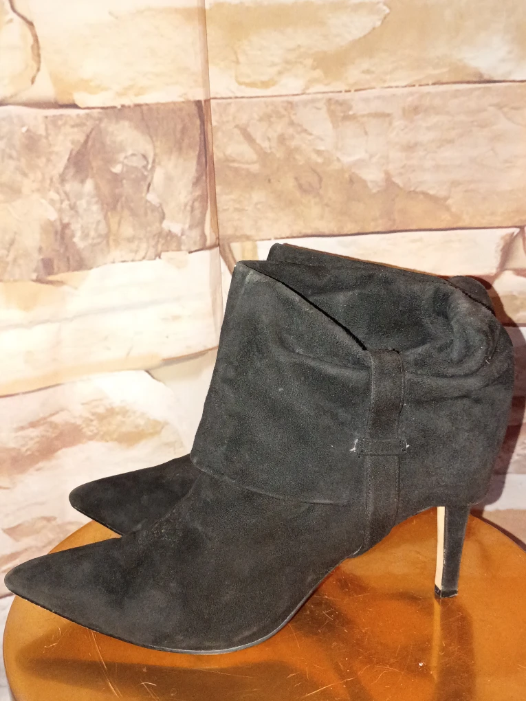 Black Suede Calvin Klein Bethany Ankle Boots sz 9 - photo 3