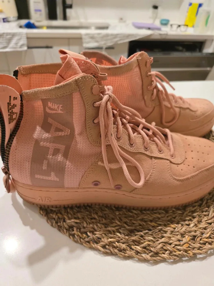 Nike Air Force 1 SF High, Size 10 image indicator(2)