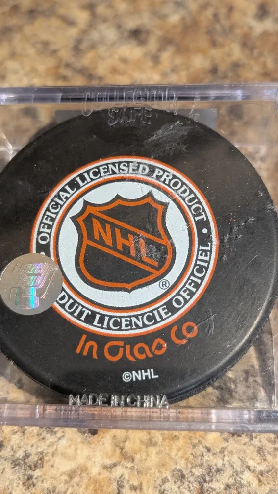 NHL Montreal Canadiens Signed Hockey Puck image indicator(2)