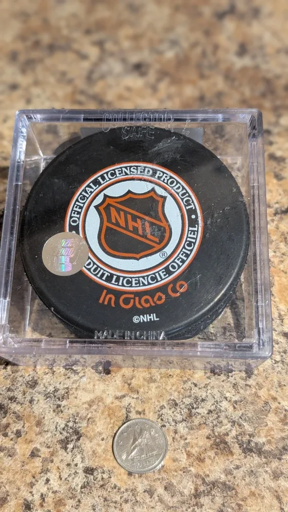NHL Montreal Canadiens Signed Hockey Puck image indicator(4)