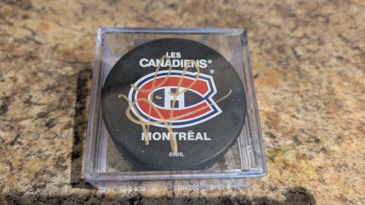NHL Montreal Canadiens Signed Hockey Puck image indicator(6)