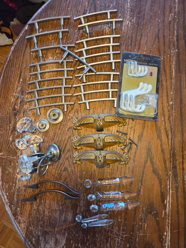 Assorted Cabinet & Drawer Hardware