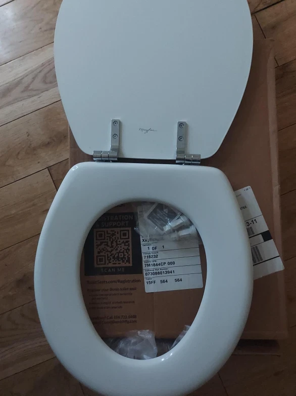 Mayfair Toilet Seat - New in Box - photo 3